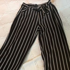 BRAND: HOT KISS COLOR: BLACK AND WHITE SIZE: L